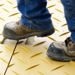 Blue Gator Lite Ground Protection Diamond Mat Tan 3/8 Inch x 4x8 Ft.