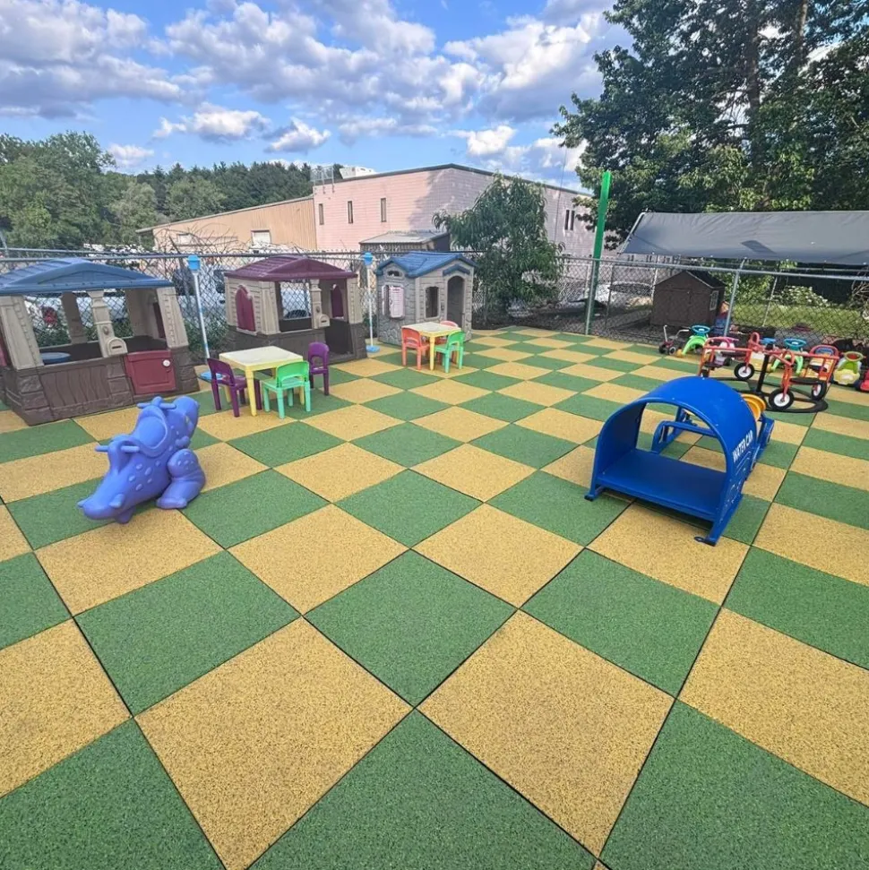 Max Playground Rubber Tile Daybright Colors 2.5 inch x 2x2 Ft. with Quad Blok