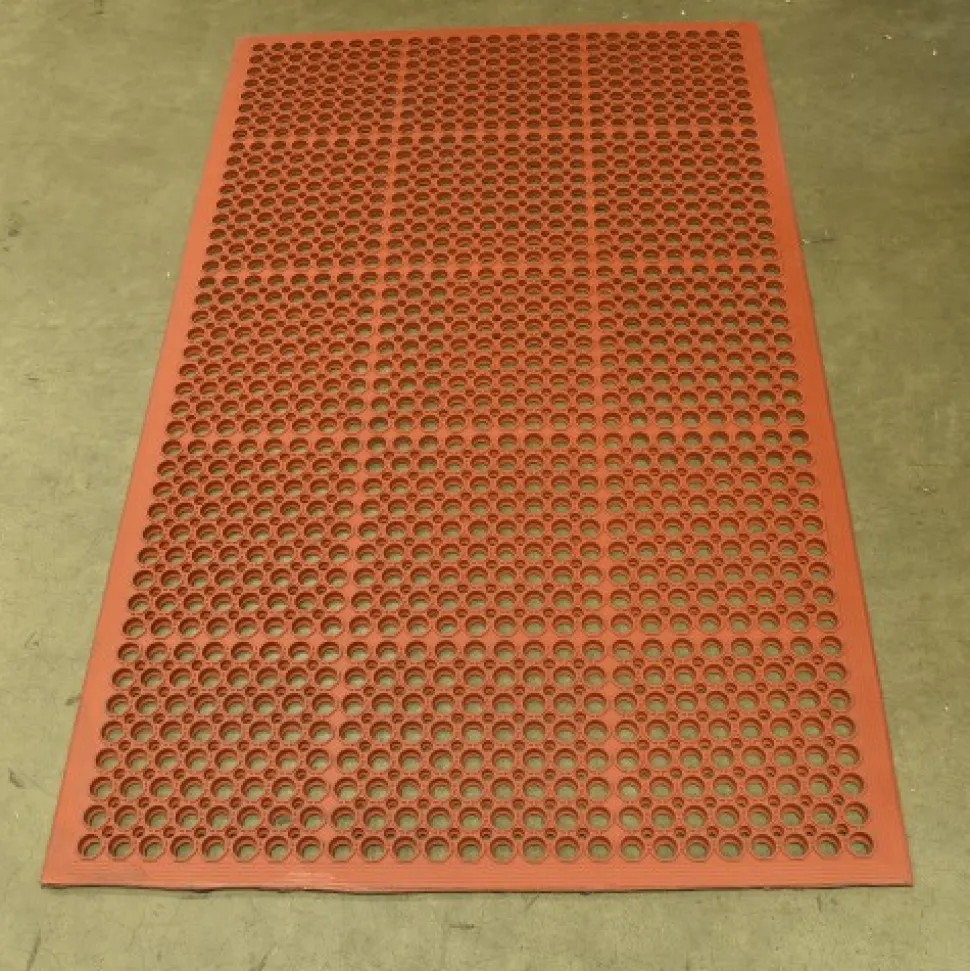 VIP Topdek Senior Red Mat 36x59.5 Inches