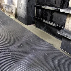 Vynagrip Heavy Duty Industrial Matting Black 3 x 33 ft Roll