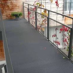 Vynagrip Heavy Duty Industrial Matting Black 3 x 33 ft Roll