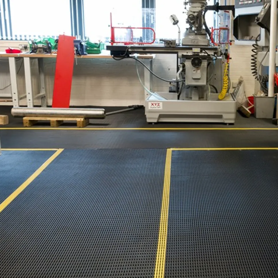 Vynagrip Plus Heavy Duty Industrial Matting 4 x 33 ft Roll