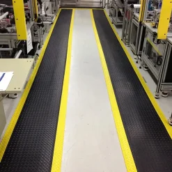 Wearwell Diamond-Plate SpongeCote 4x75 Ft. Black w/Yellow Borders